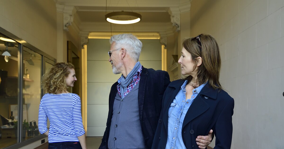 Warum sogar vergebene Männer Frauen hinterherschauen